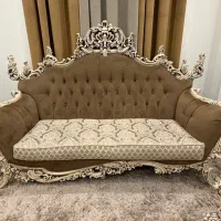 یک دست مبل ۵ نفره کلاسیک به همراه میز پذیرایی