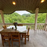 نگهبان سرایدار باغ با اتاق رایگان