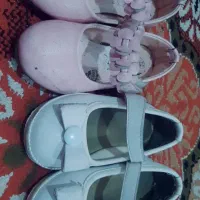 تعدادی کفش بچگانه