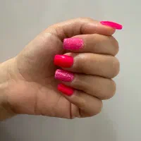 خدمات کاشت ناخن