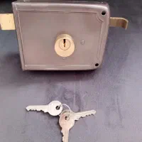قفل در حیاط سپاه