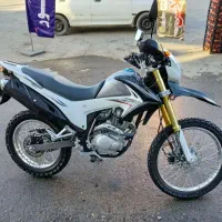 موتور تریل پرواز ۲۰۰ در حد صفر بیمه یک سال