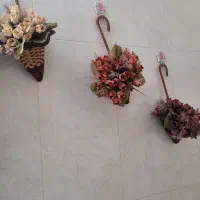 سه عددسبد با گلهای مصنوعی زیبا با سبد چوبی