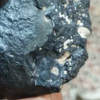 یک عدد شهابسنگ و گارنت سبز دمانتویید عقیق