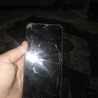 *گوشی شکسته برمیدارم*