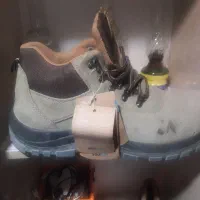 فروش یک جفت کفش کوهنوردی و ایمنی خارجی نو و سبک