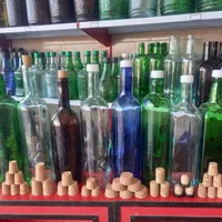 بطری شیشه ای ۱ لیتری|ظروف نگهدارنده، پلاستیکی، یک‌بارمصرف|اصفهان, باغ فدک|دیوار