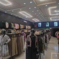مدیر فروشگاه پوشاک زنانه