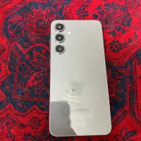 گوشی S24 Fe در حد نو همراه دو قاب