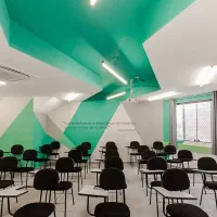 جذب مدرس زبان خانوم برای آموزشگاه معتبر