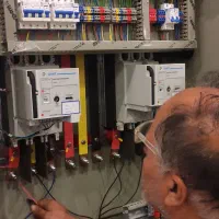 طراحی تابلوی برق دیزل ژنراتور سه فاز بهمراه کنترلر