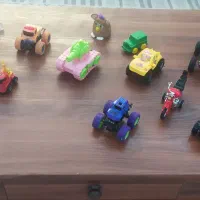 تعدادی اسباب بازی کوچک