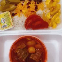 یک شاگرد  تا ۱۷ ساله برای غذا خوری