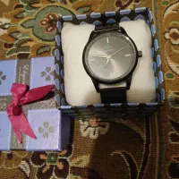 یک عدد ساعت لاگست نو استفاده نشده