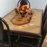 میز ناهارخوری ۶نفره ضخیم قدیمی ی صندلیش کم