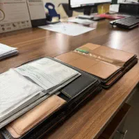 منشی و بازاریاب تلفنی خانم دفتر بیمه