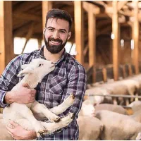 نیازمند خانواده برای باغ ودامداری