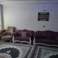 فروشی فوری زیرقیمت تمیزشیک سالم با میز عسلی.ویترین