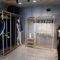 ویترین رگالی قفسه دار شلفدار کیف و کفش سفید مشکی