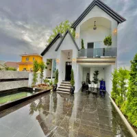 ویلا-نیم-پیلوت-نوساز-شهرکی-با-استخر-همصفا