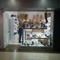 معاوضه یک باب مغازه بایک واحد آپارتمان هستم