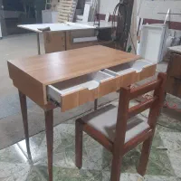 میز ارایش ب همراه صندلی چوبی