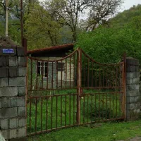 زمین-با-بنای-نیمه-ساخته