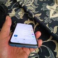 یک عدد گوشی به فروش می‌رسد