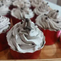 خانه کیک رُز (کاپ کیک شکلاتی وانیلی ردولوت)