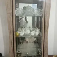 بوفه ظرف گنجه ایستاده