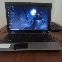 لپ تاپ با میز