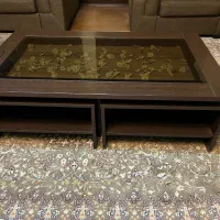 میز وسط همراه با چهار گل میز