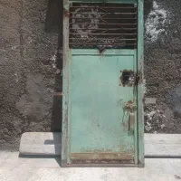در قفس پرنده