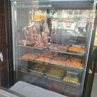 قصاب و مرغ کار