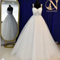 لباس و دسته گل عروس