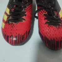 کفش ورزشی فوتبالی