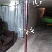 چوب لباسی ایستاده کف سنگ