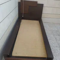 تخت یکنفره سالم با چراغ خواب وکفی|تخت و سرویس خواب|خمینیشهر, |دیوار
