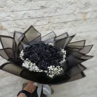 گل ربانی رنگ مشکی با گل عروس