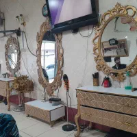 ویترین  شیک و صندلی  ارایشگاه