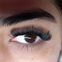 انجام بهترین خدمات اکستنشن مژه بامتریال روسی.