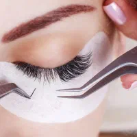 به یک خانم مژه کار ودستیارآرایشگرنیازمندیم