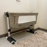 تخت کنار مادر