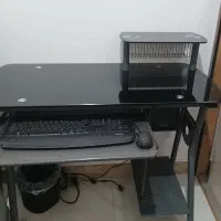 میز کامپیوتر و مانیتور  کیبورد وموس