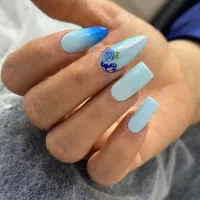 خدمات کاشت ناخن