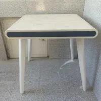 میز چوبی. ۴نفره بدون صندلی