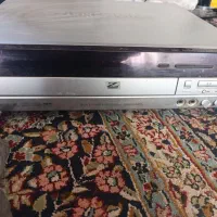 یکدستگاه سی دی و ویدئو بفروش میرسد