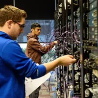 کاراموز it /شبکه /دوربین مداربسته/helpdesk