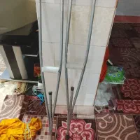 دو عدد عصا موجود میباشد یکیشون یک کم شکسته