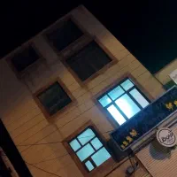 واحد ۱۲۳ متری با حیاط ۴۰ متری طبقه ی اول
